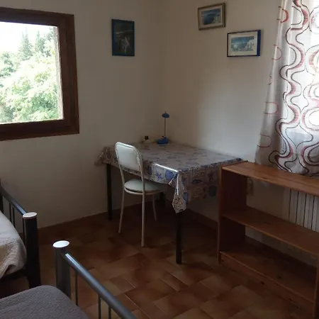 Guest house Lumineuse Jardin Arbore