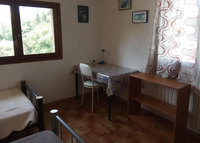 Guest house Lumineuse Jardin Arbore